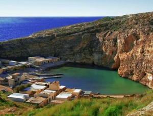 Dwerja Lake - Inland Sea in Malta