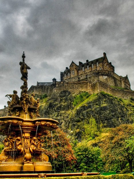 Edinburgh fontain and castle, Scotland, UK